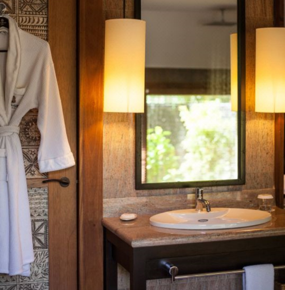 220j13000000u521w6648_W_1080_808_R5_D