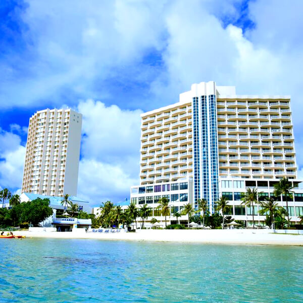 resort de praia em frente